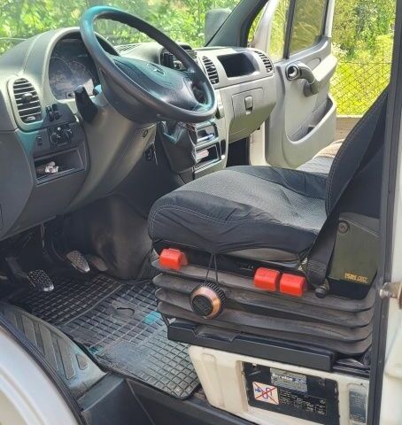 Белый Мерседес Sprinter, объемом двигателя 2 л и пробегом 370 тыс. км за 5999 $, фото 8 на Automoto.ua
