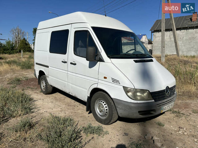 Белый Мерседес Sprinter, объемом двигателя 2.2 л и пробегом 762 тыс. км за 6990 $, фото 1 на Automoto.ua