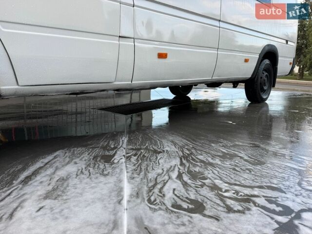 Белый Мерседес Sprinter, объемом двигателя 2.69 л и пробегом 430 тыс. км за 7000 $, фото 2 на Automoto.ua