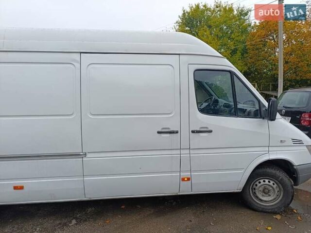 Белый Мерседес Sprinter, объемом двигателя 2.15 л и пробегом 300 тыс. км за 8600 $, фото 4 на Automoto.ua