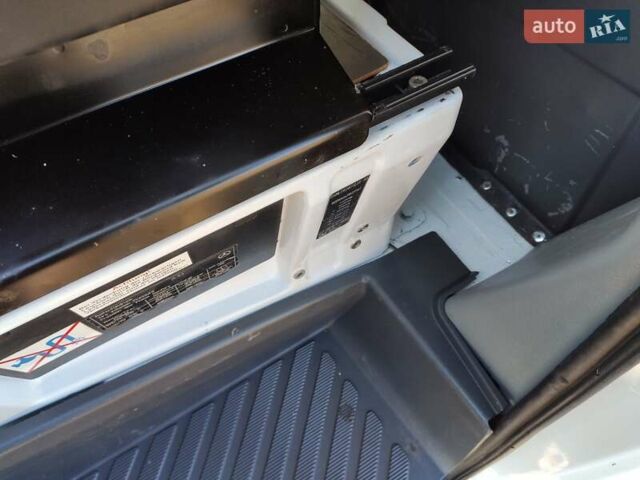 Белый Мерседес Sprinter, объемом двигателя 0 л и пробегом 260 тыс. км за 22500 $, фото 18 на Automoto.ua