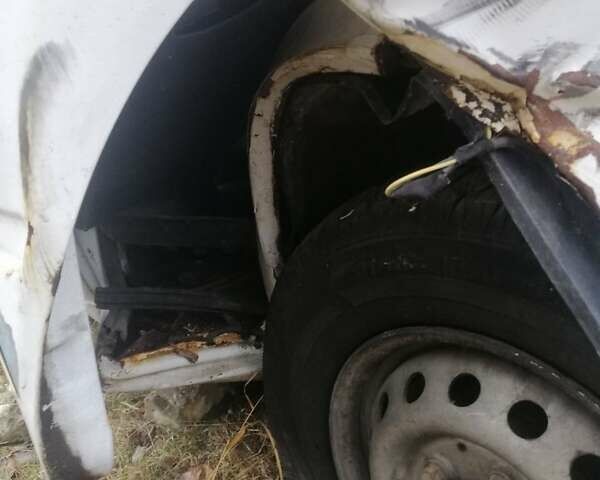 Белый Мерседес Sprinter, объемом двигателя 2.2 л и пробегом 200 тыс. км за 3200 $, фото 13 на Automoto.ua