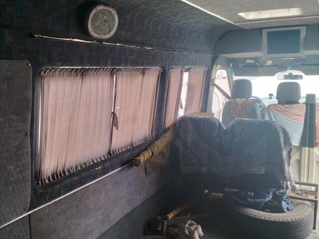 Белый Мерседес Sprinter, объемом двигателя 2.69 л и пробегом 950 тыс. км за 13000 $, фото 4 на Automoto.ua