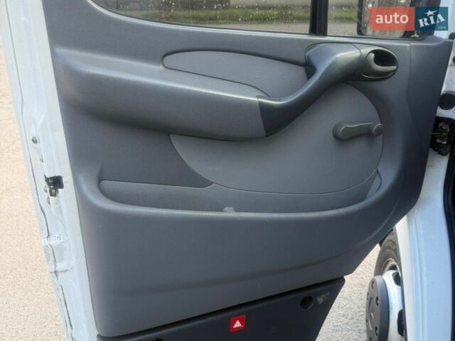 Белый Мерседес Sprinter, объемом двигателя 2.69 л и пробегом 672 тыс. км за 13500 $, фото 14 на Automoto.ua