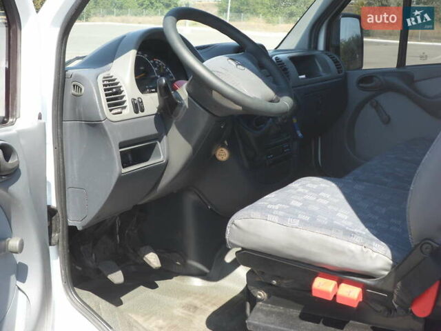 Белый Мерседес Sprinter, объемом двигателя 2.7 л и пробегом 658 тыс. км за 12800 $, фото 14 на Automoto.ua