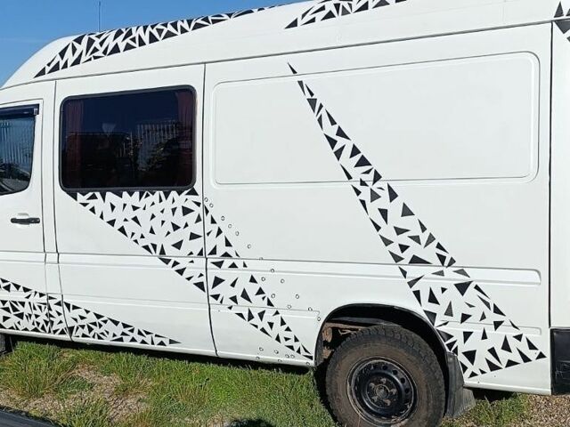 Білий Мерседес Sprinter, об'ємом двигуна 2.2 л та пробігом 250 тис. км за 8000 $, фото 1 на Automoto.ua