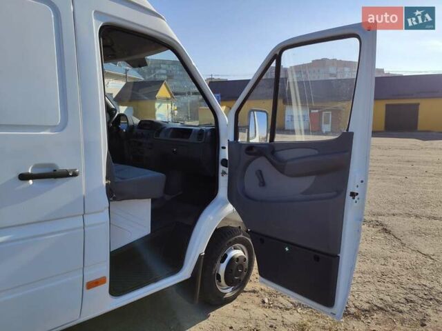 Белый Мерседес Sprinter, объемом двигателя 0 л и пробегом 260 тыс. км за 22500 $, фото 23 на Automoto.ua