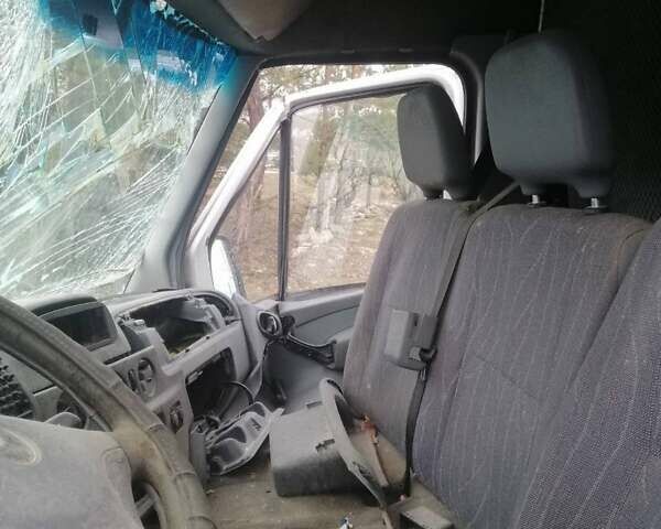 Белый Мерседес Sprinter, объемом двигателя 2.2 л и пробегом 200 тыс. км за 3200 $, фото 6 на Automoto.ua