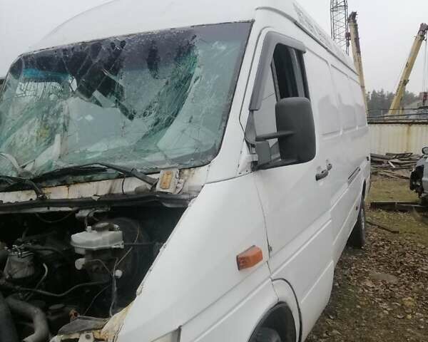 Белый Мерседес Sprinter, объемом двигателя 2.2 л и пробегом 200 тыс. км за 3200 $, фото 8 на Automoto.ua
