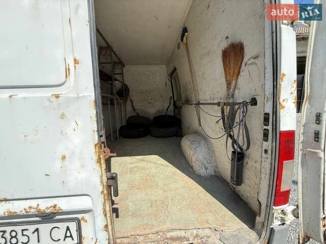 Белый Мерседес Sprinter, объемом двигателя 2.2 л и пробегом 350 тыс. км за 5700 $, фото 9 на Automoto.ua