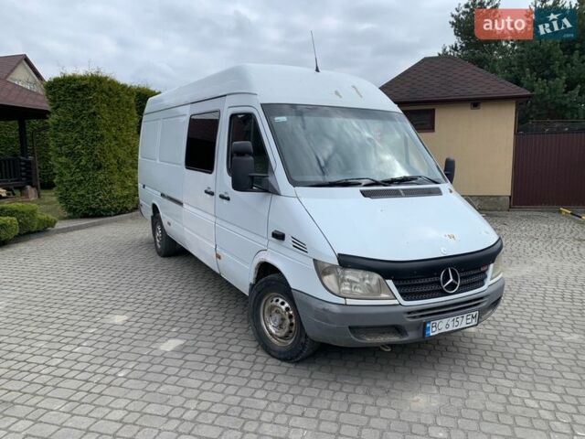 Белый Мерседес Sprinter, объемом двигателя 2.15 л и пробегом 191 тыс. км за 6750 $, фото 2 на Automoto.ua