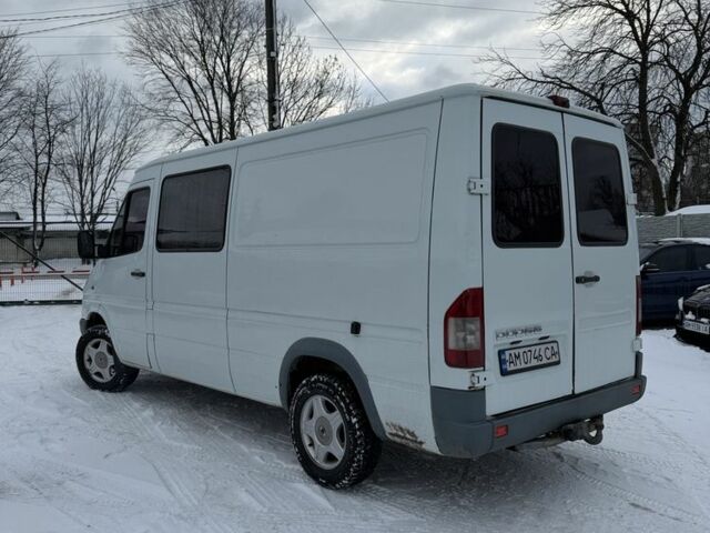 Белый Мерседес Sprinter, объемом двигателя 2.7 л и пробегом 277 тыс. км за 6000 $, фото 3 на Automoto.ua
