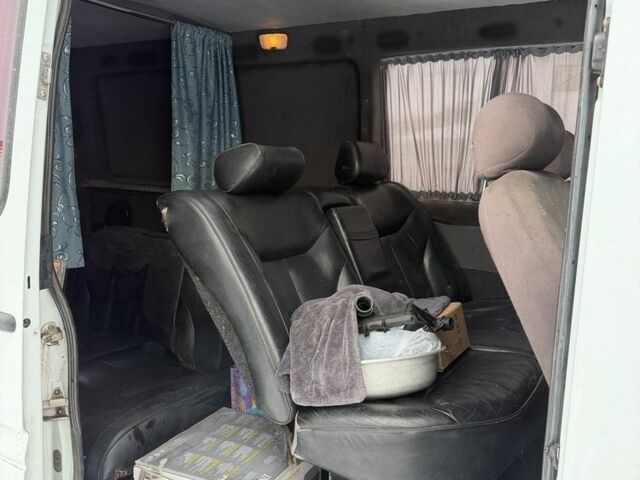 Белый Мерседес Sprinter, объемом двигателя 2.7 л и пробегом 277 тыс. км за 6000 $, фото 7 на Automoto.ua