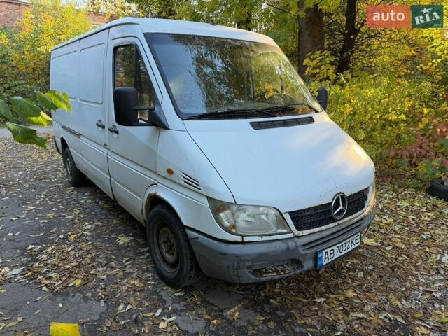 Белый Мерседес Sprinter, объемом двигателя 2.15 л и пробегом 531 тыс. км за 4800 $, фото 7 на Automoto.ua