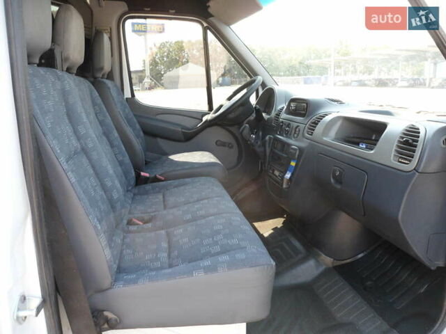 Белый Мерседес Sprinter, объемом двигателя 2.7 л и пробегом 658 тыс. км за 12800 $, фото 20 на Automoto.ua