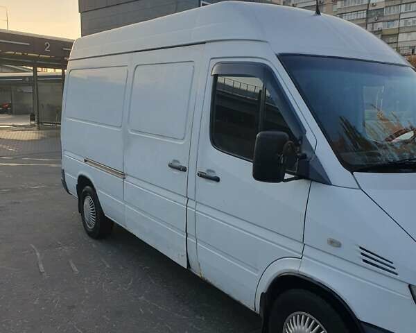Белый Мерседес Sprinter, объемом двигателя 2.15 л и пробегом 350 тыс. км за 3800 $, фото 1 на Automoto.ua