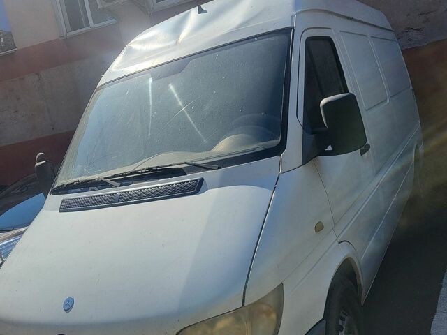 Белый Мерседес Sprinter, объемом двигателя 2.15 л и пробегом 480 тыс. км за 7300 $, фото 3 на Automoto.ua