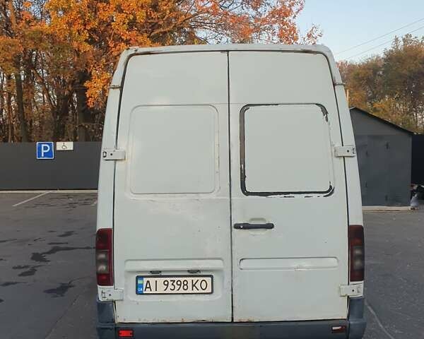 Белый Мерседес Sprinter, объемом двигателя 2.15 л и пробегом 350 тыс. км за 3800 $, фото 4 на Automoto.ua