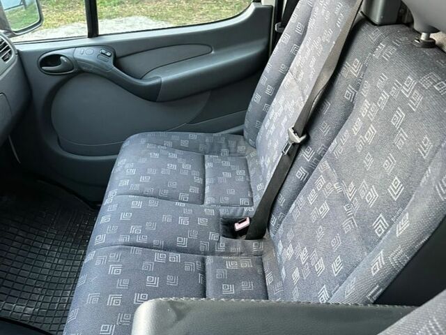Белый Мерседес Sprinter, объемом двигателя 2.69 л и пробегом 300 тыс. км за 11500 $, фото 5 на Automoto.ua