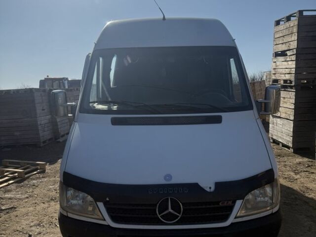 Белый Мерседес Sprinter, объемом двигателя 2.1 л и пробегом 335 тыс. км за 5000 $, фото 2 на Automoto.ua