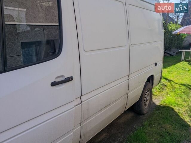 Белый Мерседес Sprinter, объемом двигателя 2.2 л и пробегом 487 тыс. км за 5800 $, фото 3 на Automoto.ua