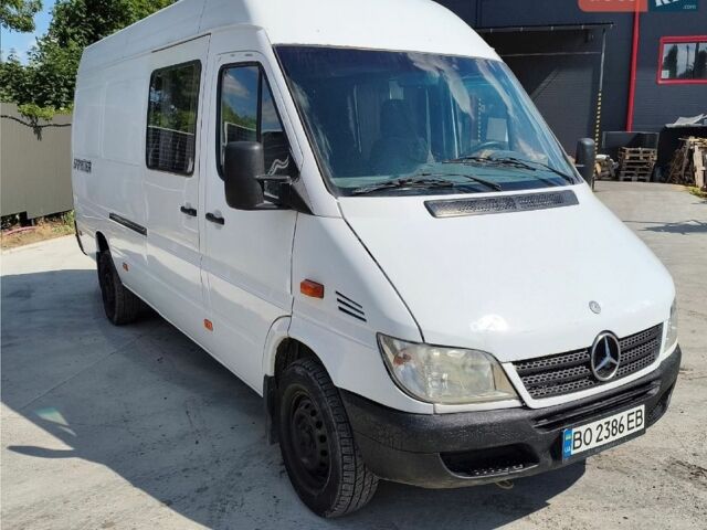 Белый Мерседес Sprinter, объемом двигателя 2.7 л и пробегом 183 тыс. км за 7800 $, фото 4 на Automoto.ua