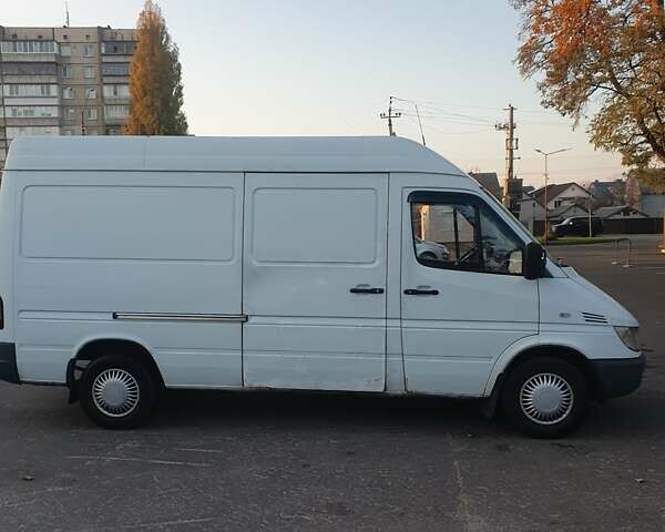 Белый Мерседес Sprinter, объемом двигателя 2.15 л и пробегом 350 тыс. км за 3800 $, фото 2 на Automoto.ua