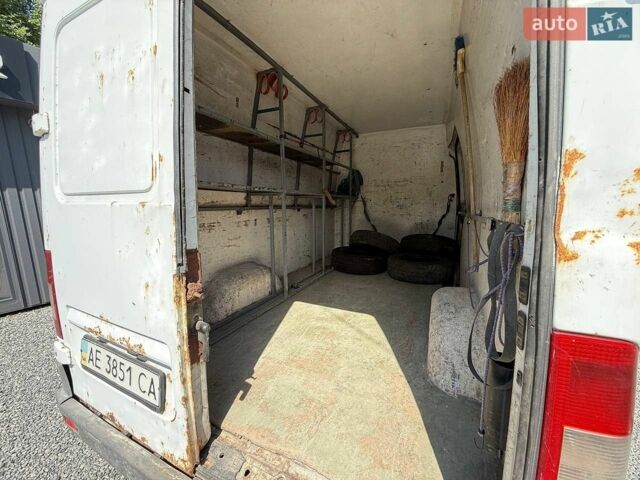 Белый Мерседес Sprinter, объемом двигателя 2.2 л и пробегом 350 тыс. км за 5700 $, фото 7 на Automoto.ua