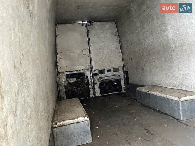 Белый Мерседес Sprinter, объемом двигателя 2.7 л и пробегом 540 тыс. км за 10200 $, фото 8 на Automoto.ua