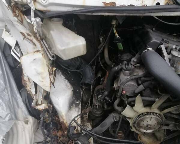 Белый Мерседес Sprinter, объемом двигателя 2.2 л и пробегом 200 тыс. км за 3200 $, фото 12 на Automoto.ua