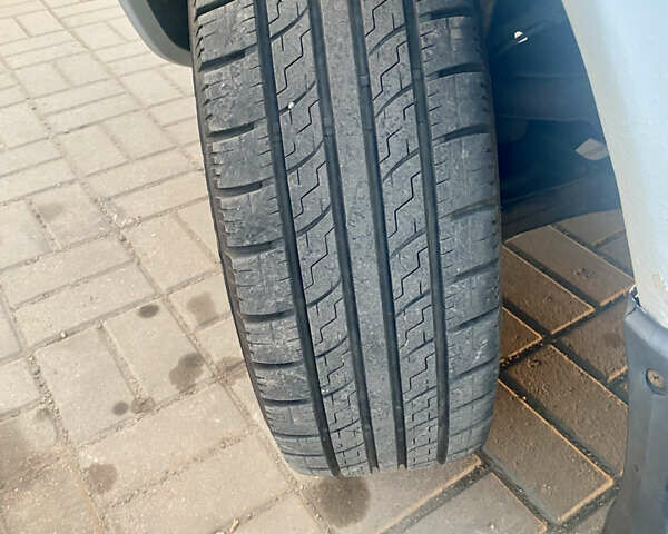 Белый Мерседес Sprinter, объемом двигателя 2.15 л и пробегом 411 тыс. км за 8500 $, фото 9 на Automoto.ua