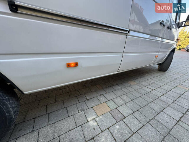 Белый Мерседес Sprinter, объемом двигателя 2.15 л и пробегом 530 тыс. км за 9400 $, фото 3 на Automoto.ua