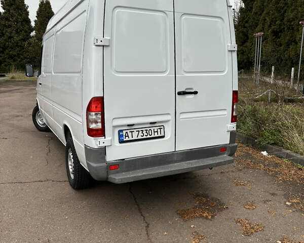 Белый Мерседес Sprinter, объемом двигателя 2.1 л и пробегом 500 тыс. км за 8200 $, фото 4 на Automoto.ua
