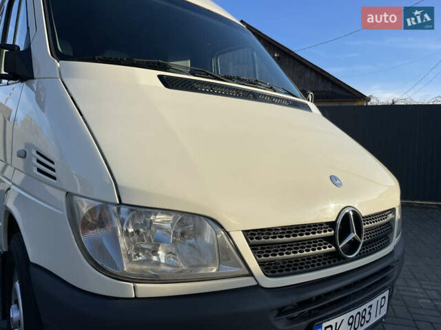 Белый Мерседес Sprinter, объемом двигателя 2.7 л и пробегом 545 тыс. км за 11400 $, фото 8 на Automoto.ua