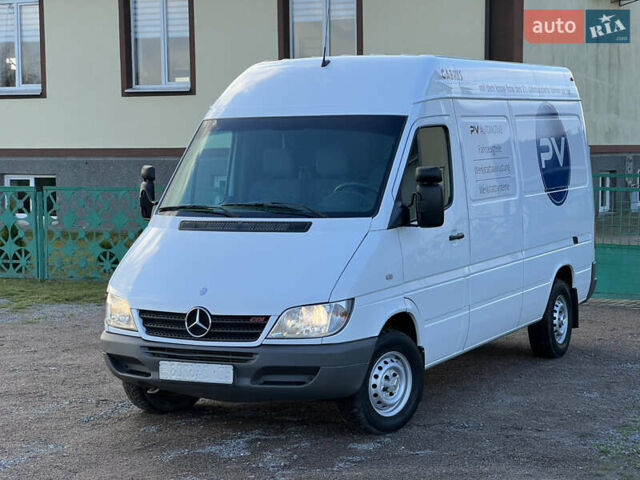 Белый Мерседес Sprinter, объемом двигателя 2.2 л и пробегом 311 тыс. км за 10300 $, фото 4 на Automoto.ua
