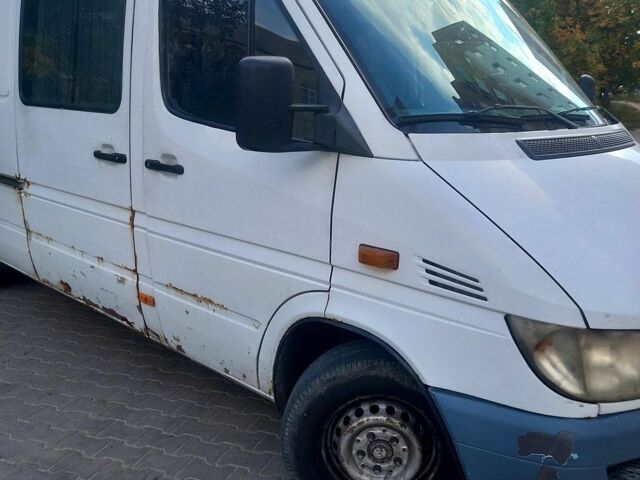 Белый Мерседес Sprinter, объемом двигателя 2.15 л и пробегом 827 тыс. км за 5800 $, фото 3 на Automoto.ua