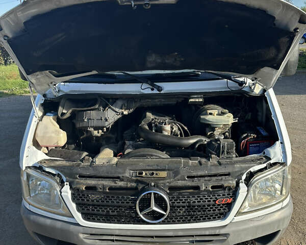 Белый Мерседес Sprinter, объемом двигателя 2.1 л и пробегом 500 тыс. км за 8200 $, фото 6 на Automoto.ua