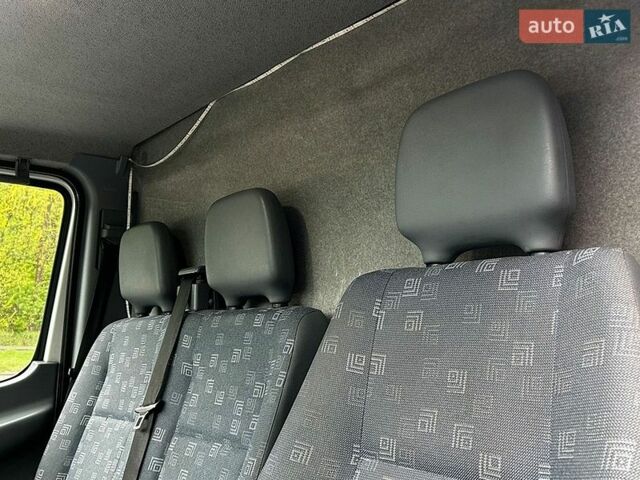 Белый Мерседес Sprinter, объемом двигателя 2.7 л и пробегом 369 тыс. км за 24500 $, фото 9 на Automoto.ua