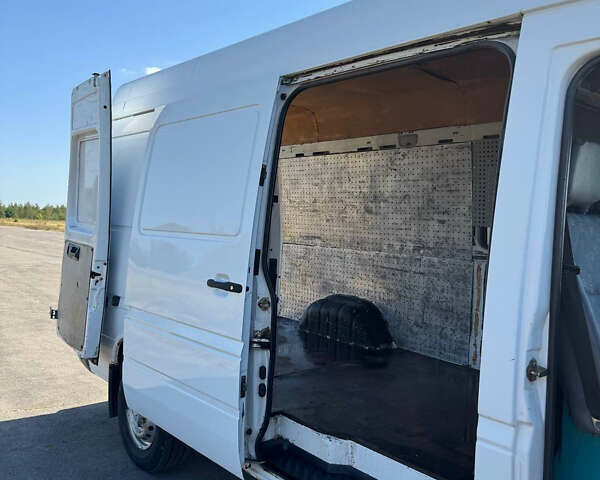 Белый Мерседес Sprinter, объемом двигателя 2.7 л и пробегом 656 тыс. км за 7800 $, фото 11 на Automoto.ua