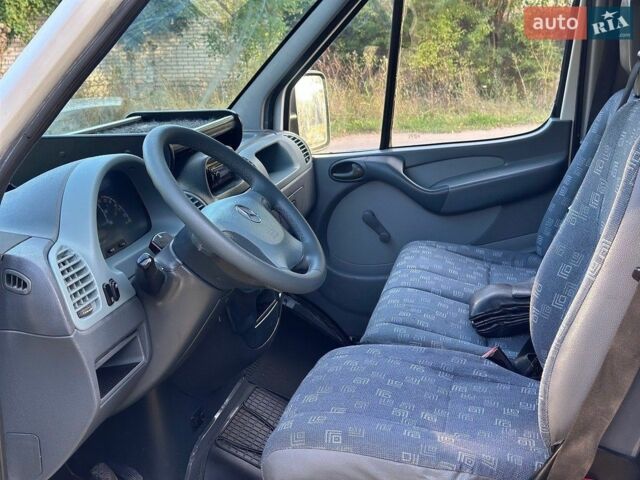 Белый Мерседес Sprinter, объемом двигателя 2.15 л и пробегом 333 тыс. км за 7100 $, фото 7 на Automoto.ua