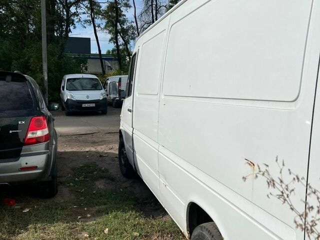 Белый Мерседес Sprinter, объемом двигателя 2.1 л и пробегом 428 тыс. км за 6900 $, фото 7 на Automoto.ua