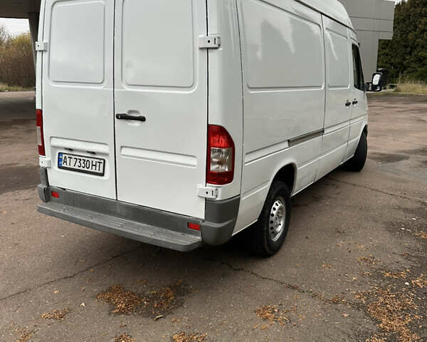 Белый Мерседес Sprinter, объемом двигателя 2.1 л и пробегом 500 тыс. км за 8200 $, фото 5 на Automoto.ua