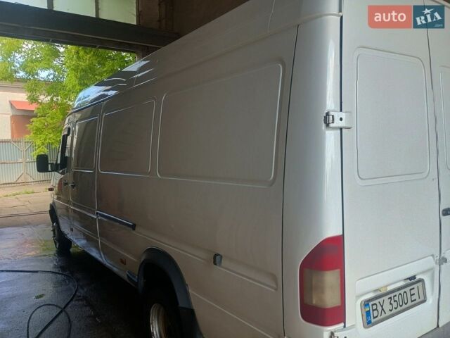 Белый Мерседес Sprinter, объемом двигателя 2.69 л и пробегом 618 тыс. км за 11000 $, фото 6 на Automoto.ua