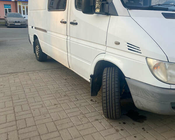 Белый Мерседес Sprinter, объемом двигателя 2.15 л и пробегом 411 тыс. км за 8500 $, фото 1 на Automoto.ua