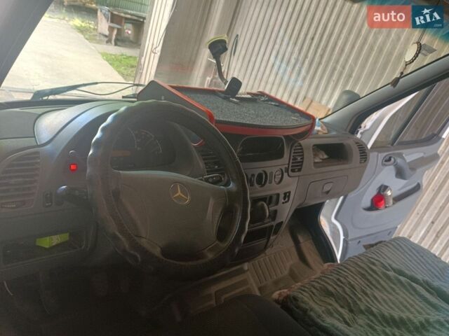 Белый Мерседес Sprinter, объемом двигателя 2.69 л и пробегом 618 тыс. км за 11000 $, фото 3 на Automoto.ua