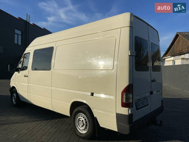 Белый Мерседес Sprinter, объемом двигателя 2.7 л и пробегом 545 тыс. км за 11400 $, фото 3 на Automoto.ua