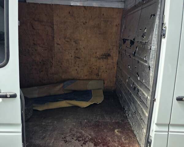 Белый Мерседес Sprinter, объемом двигателя 2.1 л и пробегом 396 тыс. км за 13999 $, фото 5 на Automoto.ua