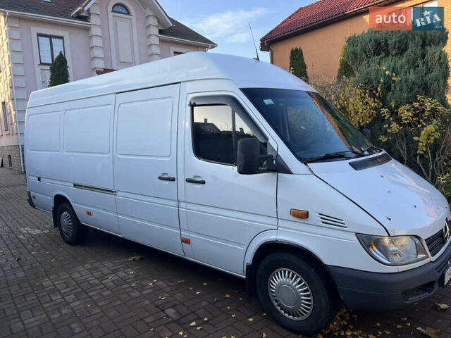Белый Мерседес Sprinter, объемом двигателя 2.15 л и пробегом 647 тыс. км за 9000 $, фото 4 на Automoto.ua