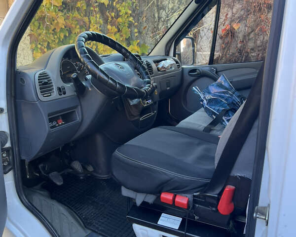 Белый Мерседес Sprinter, объемом двигателя 2.15 л и пробегом 647 тыс. км за 9000 $, фото 10 на Automoto.ua