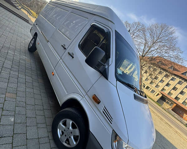 Белый Мерседес Sprinter, объемом двигателя 2.15 л и пробегом 530 тыс. км за 9400 $, фото 4 на Automoto.ua